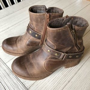 BOC Born Concept Brown leather boots